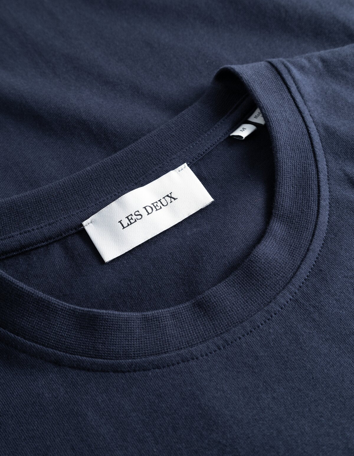 LES DEUX | GLOBE T-SHIRT - NAVY