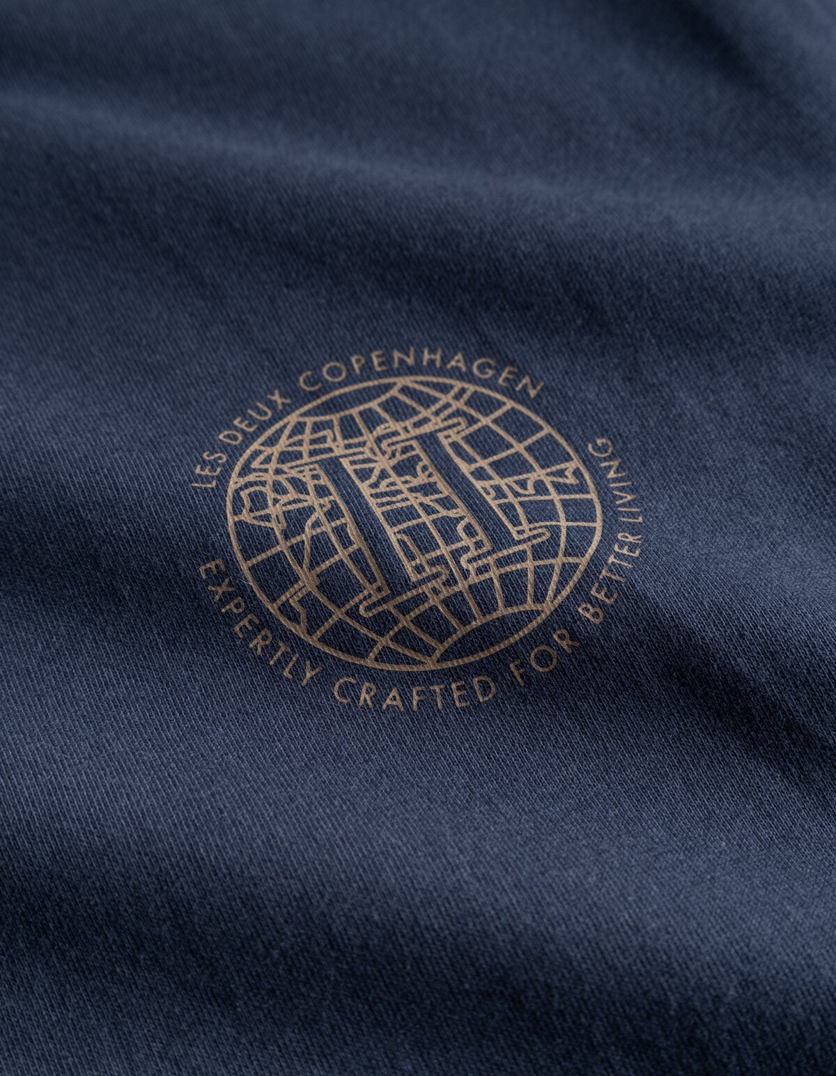 LES DEUX | GLOBE T-SHIRT - NAVY