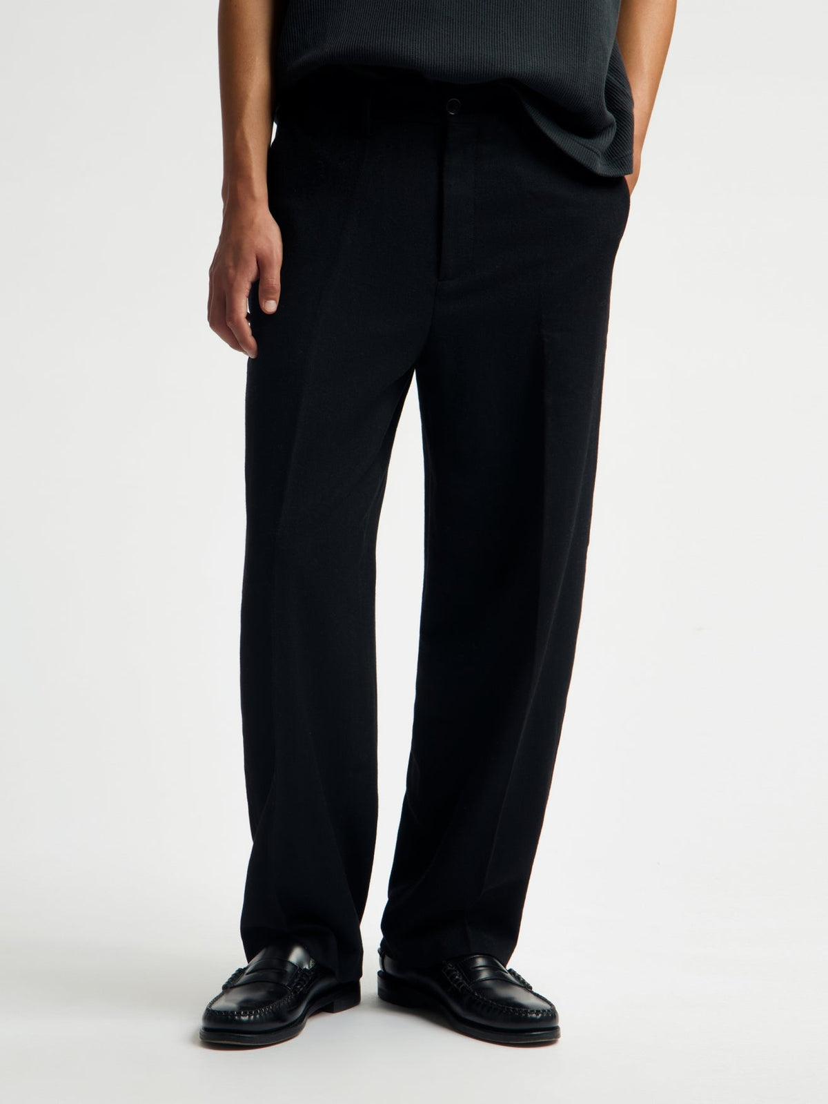 OLAF Wool Barrel Leg Pant – Black